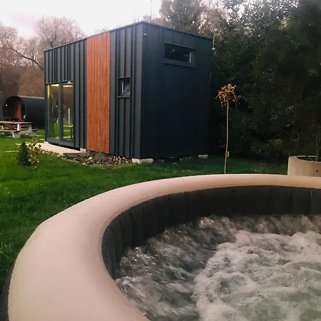 Tinyhouses & Garden アパート